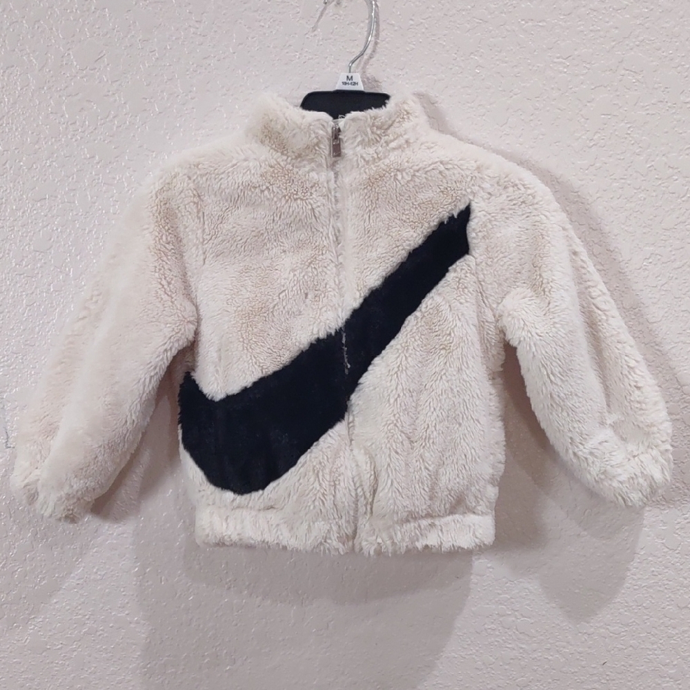 NIKE Cream and Black Fuzzy Jacket - Picture 3 of 16